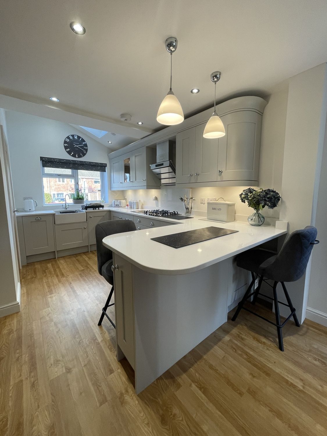 Compact Shaker Kitchen photo