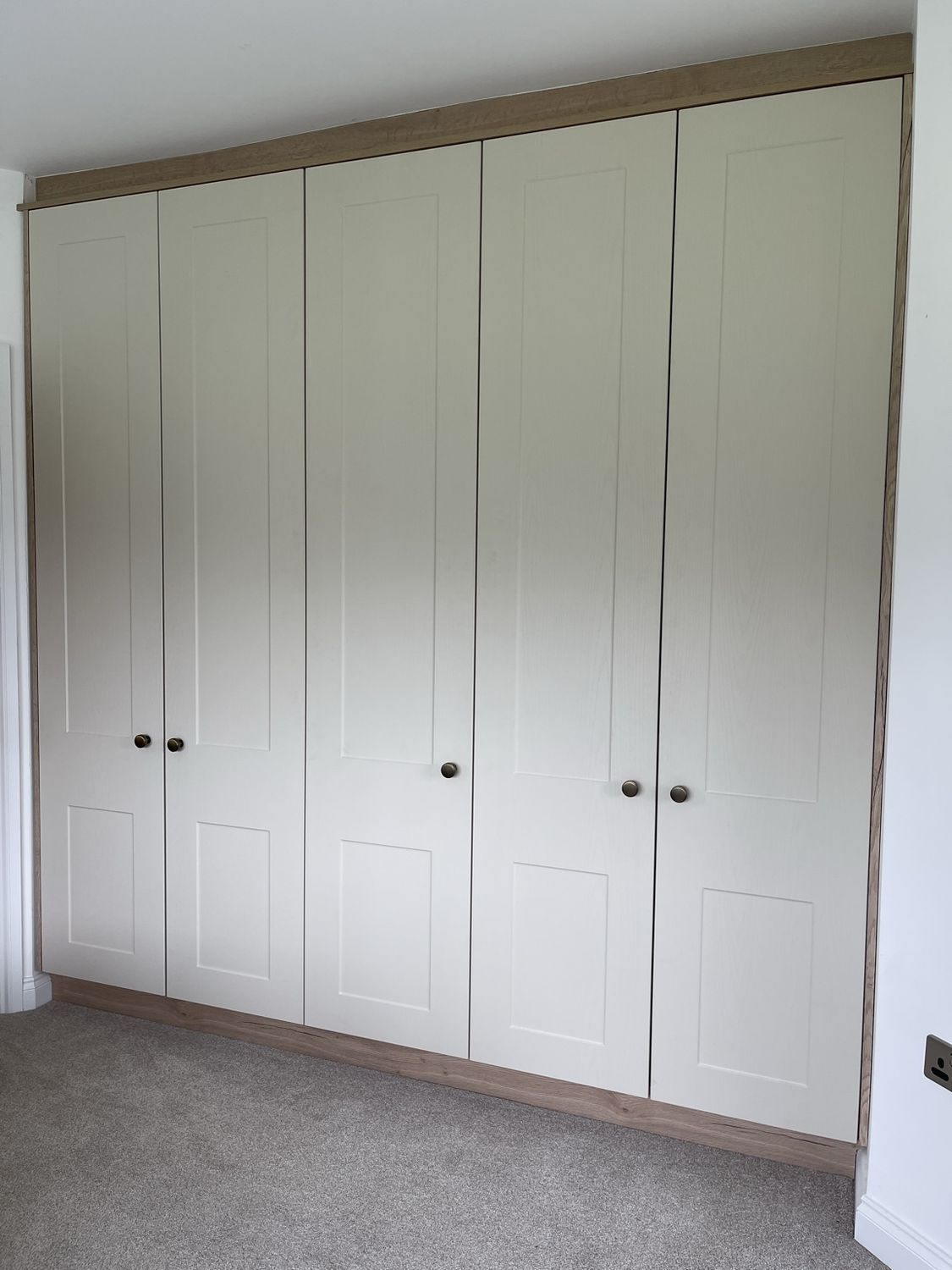 Two-Tone Fitted Wardrobes — Elmsthorpe